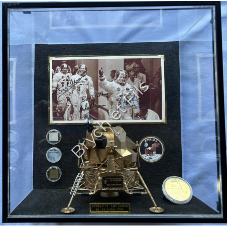 "APOLLO XI- LUNAR MODULE EAGLE"  photo  dédicacée et objets avec certificat  VENDU      