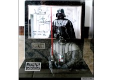 "DARK VADOR /STARS WARS"signed photo and figurine