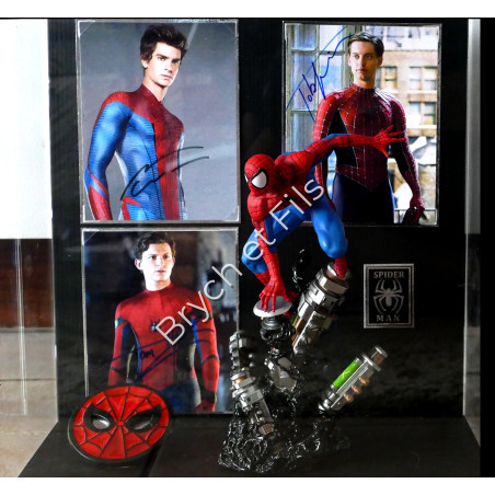"SPIDER MAN"3 signed photos, figurine and logo