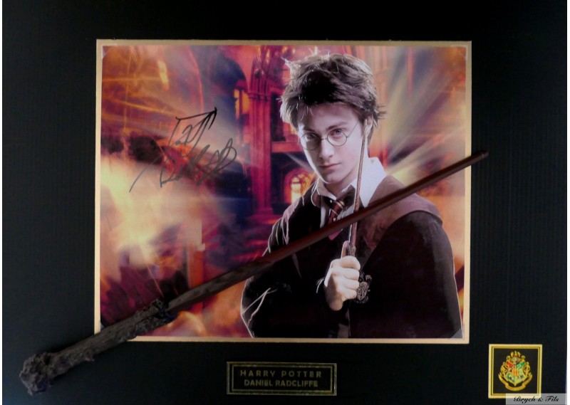 "HARRY POTTER" 1 photo dédicacée et la  baguette magique