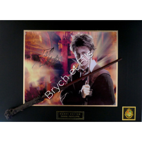 "HARRY POTTER" 1 photo dédicacée et la  baguette magique